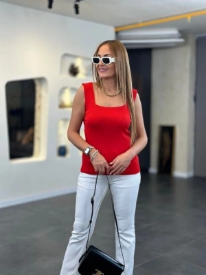 Kadın Kare Yaka Kalın Askılı Beyaz Triko Bluz