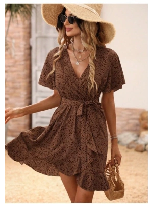 Kadın Kısa Kelebek Kollu Kruvaze Yakalı Belden Kuşaklı Kısa Desenli Süprem Elbise