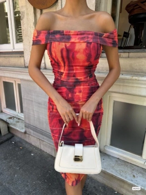 Kadın Madonna Yaka Dalga Desen Midi Boy şifon Elbise