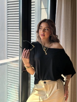 Kadın Tek Omuzu Açık Kısa Kollu Salaş Viskon Bluz