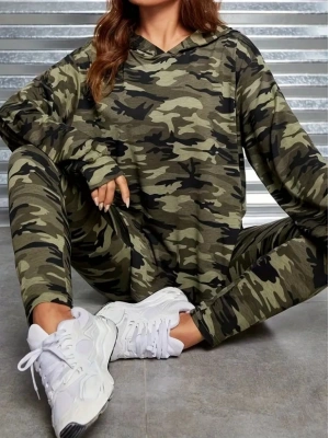 Kadın Uzun Kollu Kapşonlu Kamuflaj Desenli Bluz Ve Pantolon Tayt Ikili Takım