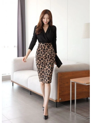 Kadın Uzun Kollu Kruvaze Yaka üst Ithal Krep Alt Dalgıç Leopar Detaylı Elbise