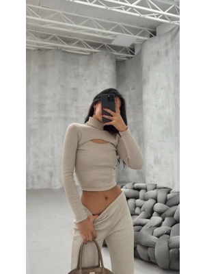 Kadın Uzun Kollu Pencere Detay Göğüs Dekolteli Bluz Ve Bol Paça Pantolon Ikili Takim