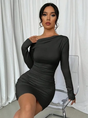 Kadın Uzun Kollu Tek Omuzu Açık Yanlardan Büzgülü Kısa Sandy Elbise