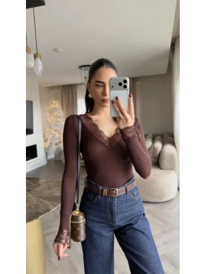 Kadın Uzun Kollu V Yaka Dantel Güpür Detay Bluz