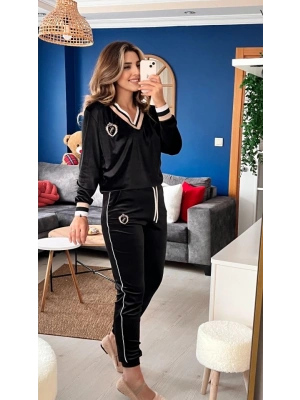Kadın Uzun Kollu V Yaka Yakası Ve Kol Ağzı şerit Detay Armalı Kadife Takım
