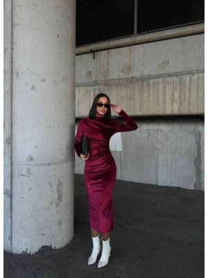 Kadın Uzun Kollu Yarım Balıkçı Yaka Büzgü Detay Kadife Kumaş Elbise