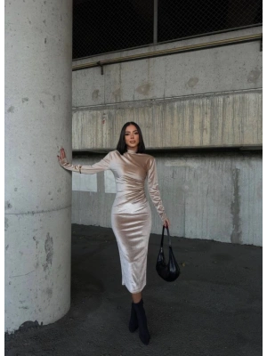 Kadın Uzun Kollu Yarım Balıkçı Yaka Büzgü Detay Kadife Kumaş Elbise