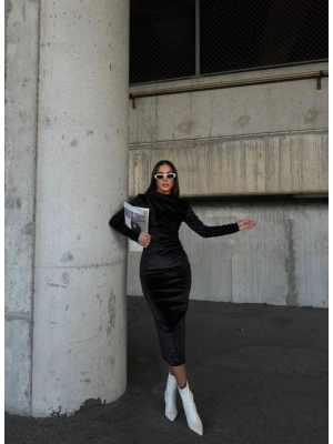 Kadın Uzun Kollu Yarım Balıkçı Yaka Büzgü Detay Kadife Kumaş Elbise