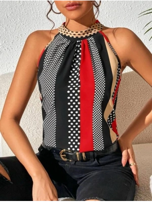 Kadın Yarım Balıkçı Yaka Kolsuz Mikro Bluz