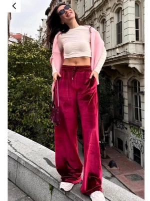 Kadın Yüksek Ben Beli astik Detay Kadife Kumaş Bol Paça Pantolon