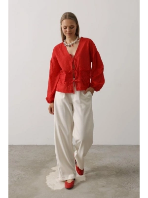 Kalp Detaylı Bağlamalı Brode Bluz  Kırmızı