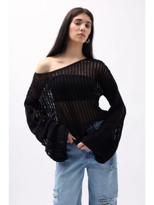 Kayık Yaka Ajurlu Bluz