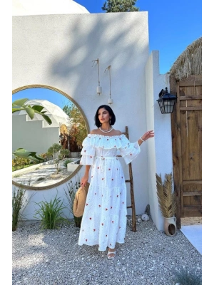 Kırmızı Omuzları Lastikli Brode Elbise