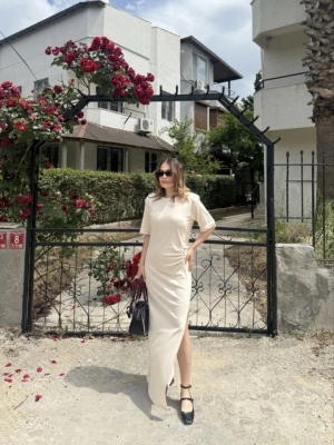 Kısa Kollu Uzun Yandan Yırtmaçlı Elbise  Beyaz