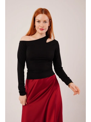 Omuz Dekolte Detaylı iyah Bluz