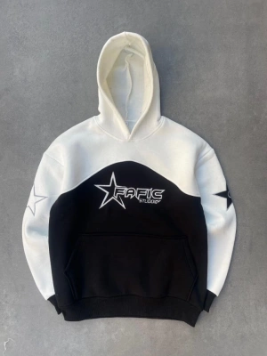 Parçalı Nakış İşlemelı Kapşonlu weathirt  Beyaz