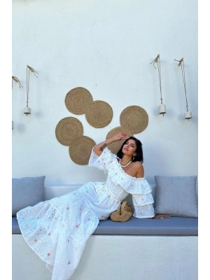 Pembe Omuzları astikli Brode Elbise