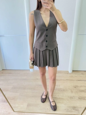 Takım Görünümlu Yelekli ini Elbise Füme