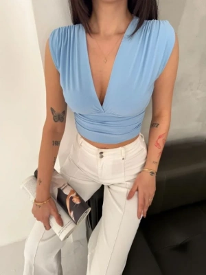 Vatkalı Kolsuz V Yaka Drapeli Crop Bluz ikralı Fit  Bebek avisi