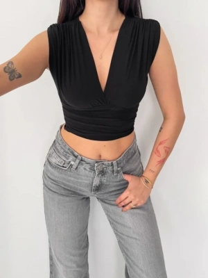 Vatkalı Kolsuz V Yaka Drapeli Crop Bluz ikralı Fit  iyah