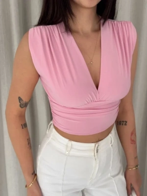 Vatkalı Kolsuz V Yaka Drapeli Crop Bluz ikralı Fit  Pembe