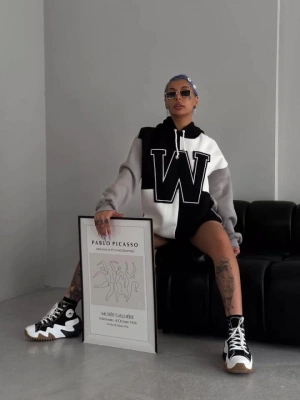 W Nakış İşlemeli Kapüşonlu weatshirt  iyah