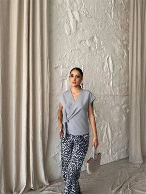 YANDAN BAĞAMA DETAYI KOSUZ BUZ  Gri