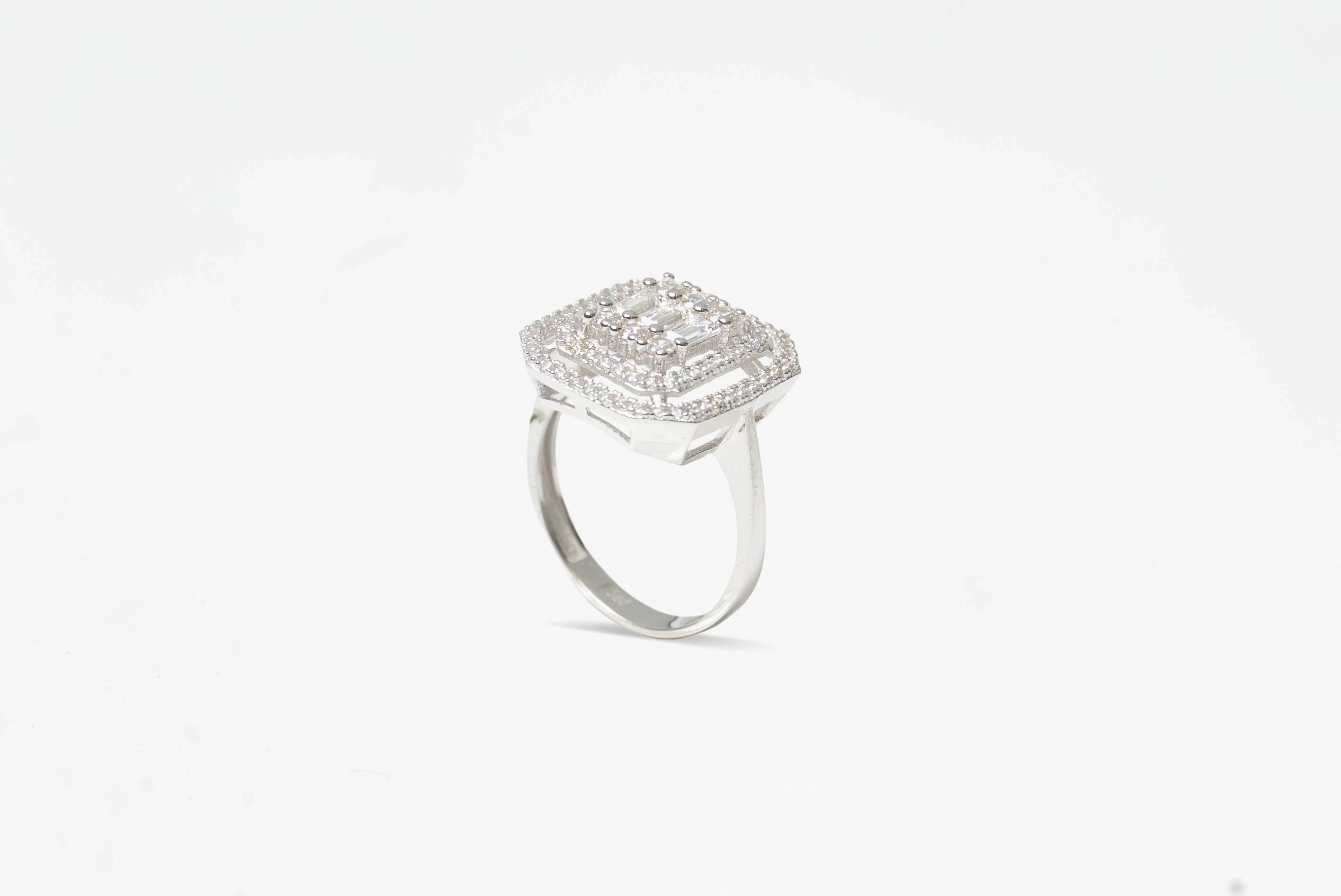 14 Ayar Beyaz Altın Baget Yüzük