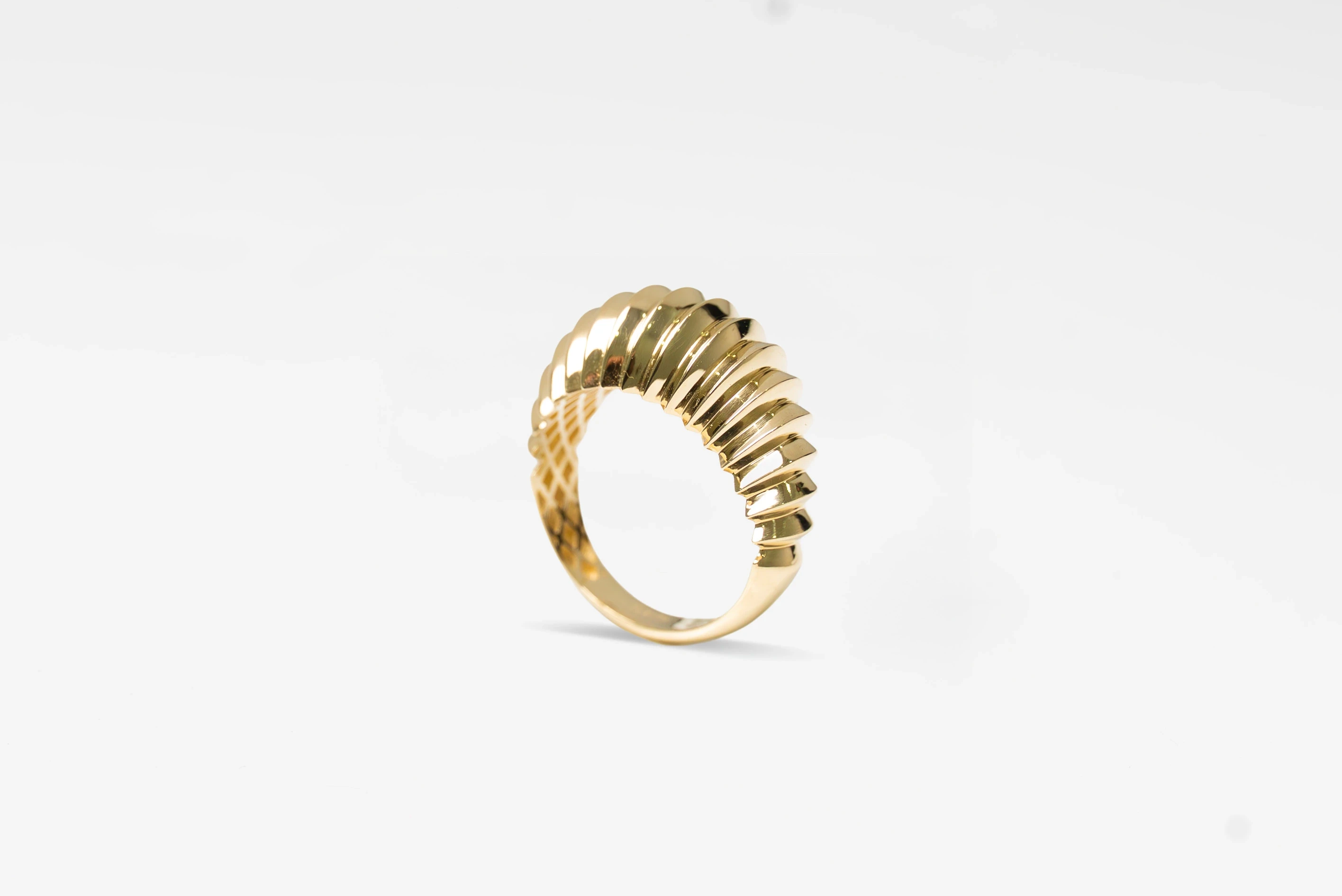 14 Ayar Gösterişli Tepe Yüzük