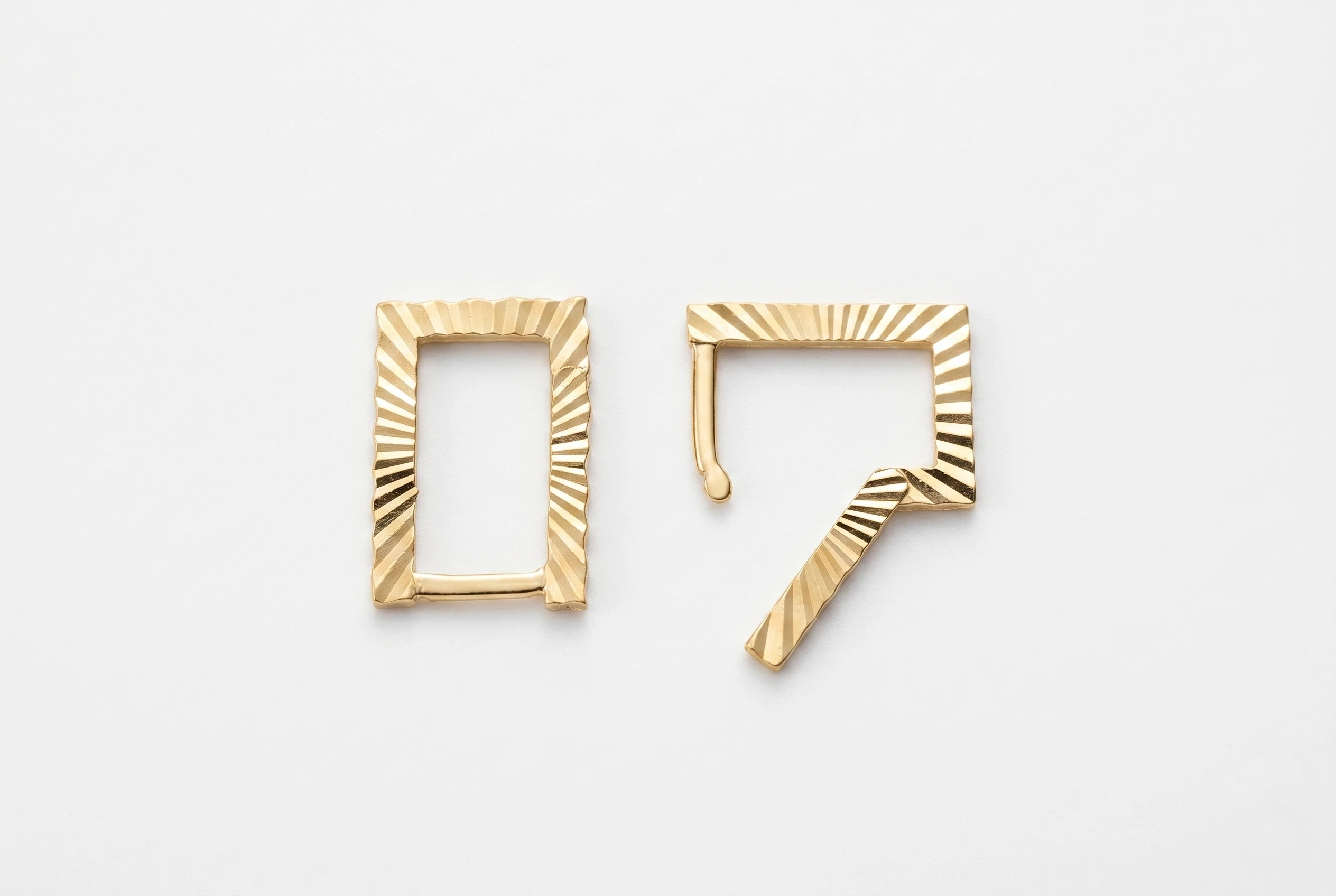 14 Ayar Altın Modern Çerçeve Küpe