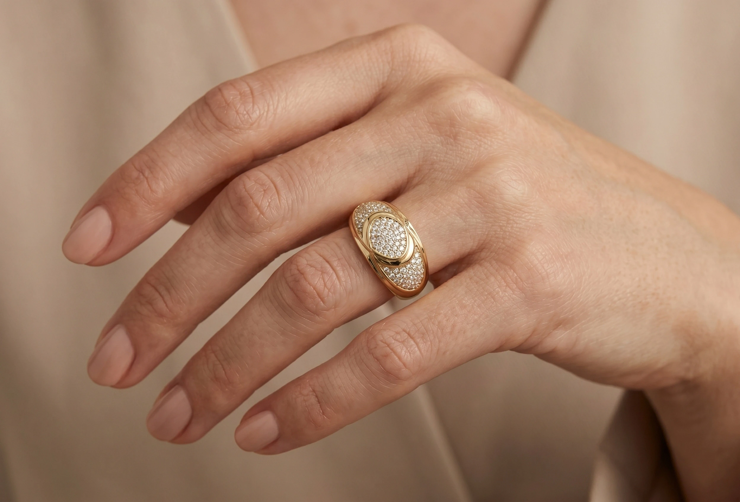 14 Ayar Altın Oval Pave Yüzük