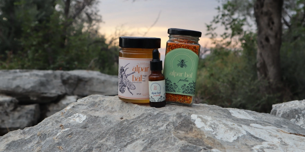 Bal – Polen – Propolis Üçlemesi: Doğanın En Güçlü Kombinasyonu | Alpar Bal