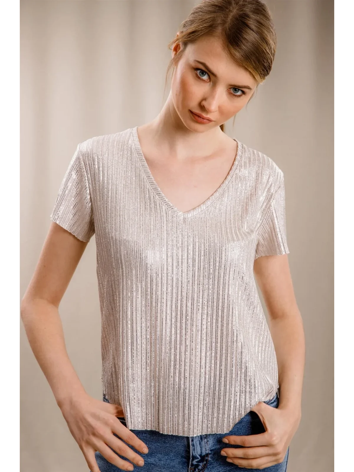 V Yaka Tasarım T-shirt-KREM