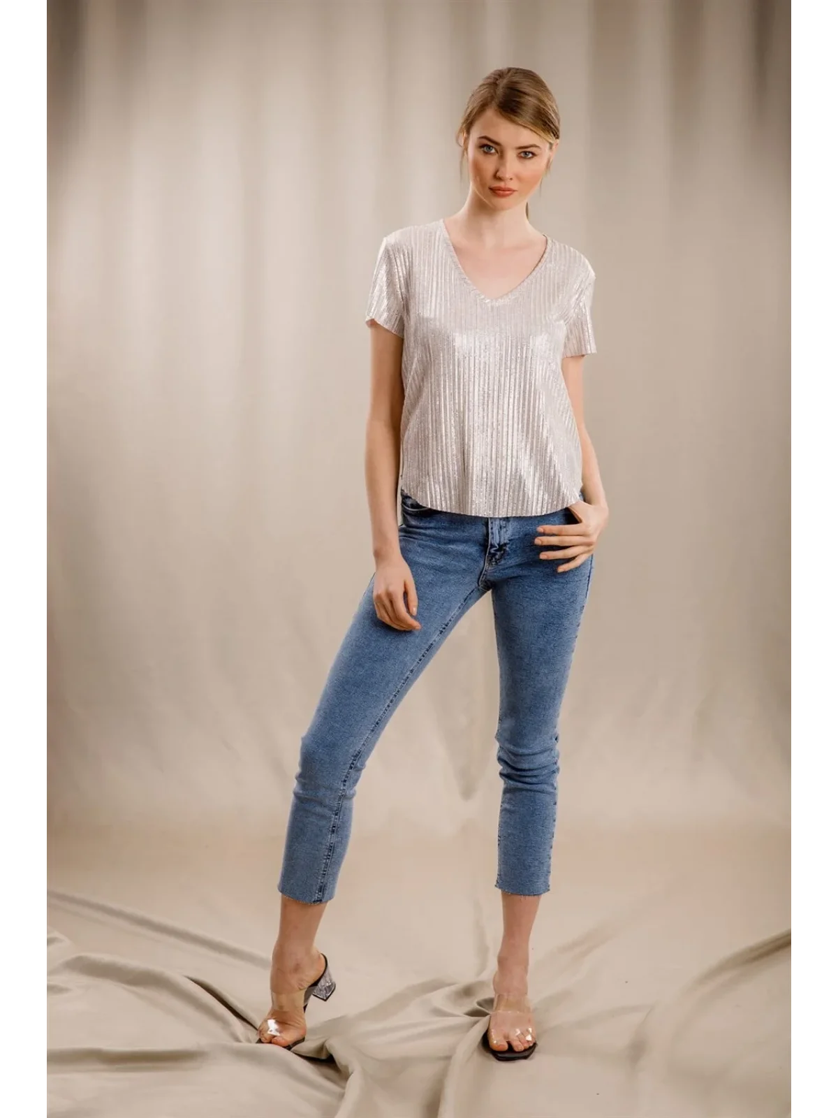 V Yaka Tasarım T-shirt-KREM
