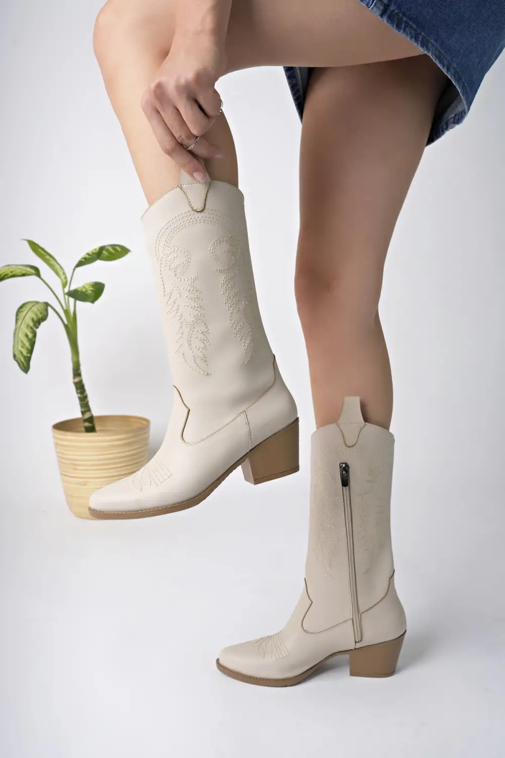 Kadın Bej Deri Nakışlı Yeni Sezon Kovboy Çizme