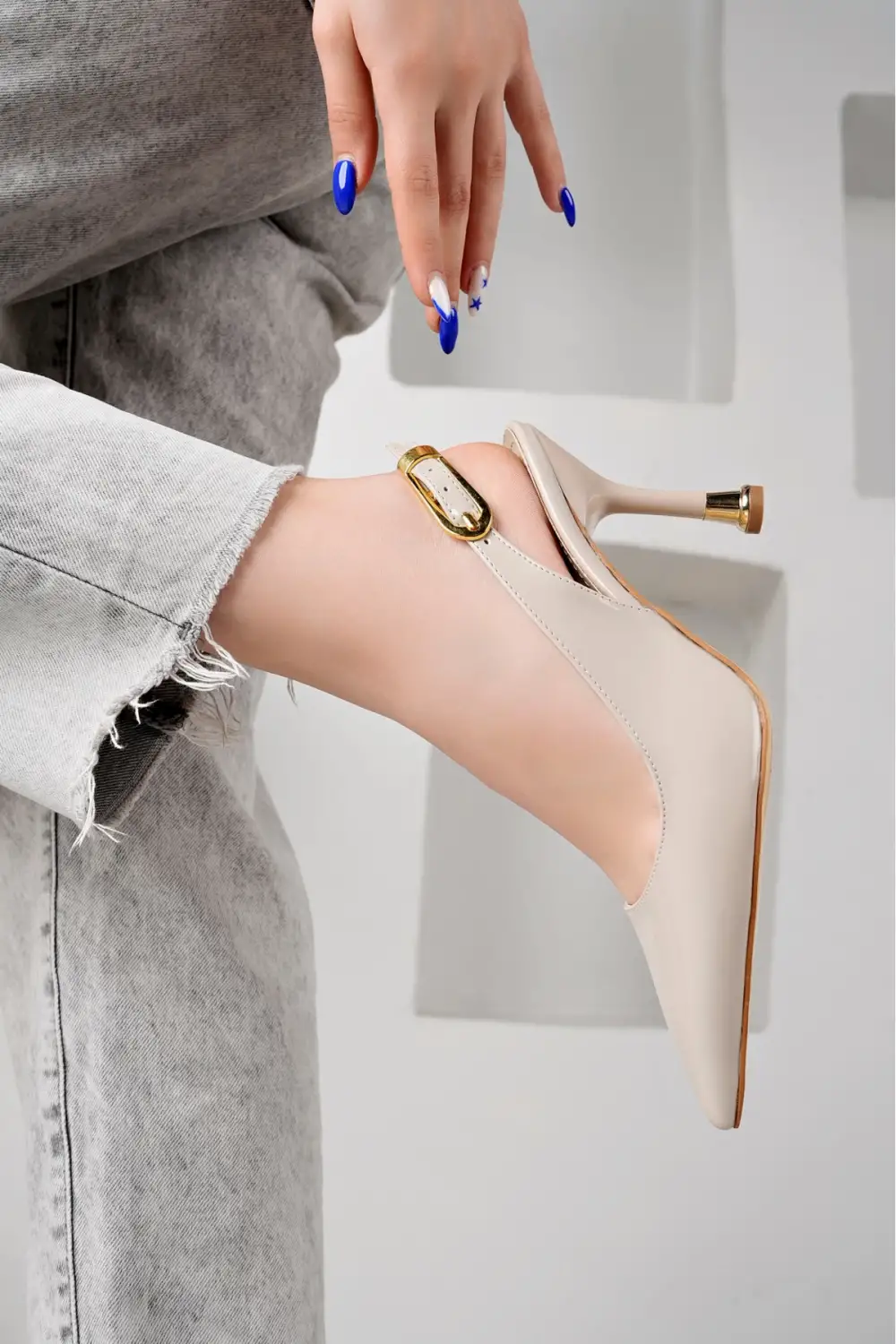 Kadın Bej Rugan Tokalı Sivri Şık Topuklu Stiletto Ayakkabı