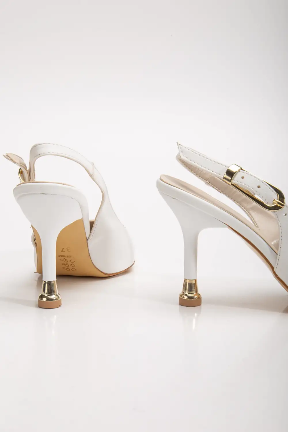 Kadın Beyaz Deri Tokalı Sivri Şık Topuklu Stiletto Ayakkabı