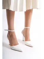 Kadın Beyaz Cilt Arkası Bantlı Topuklu Ayakkabı