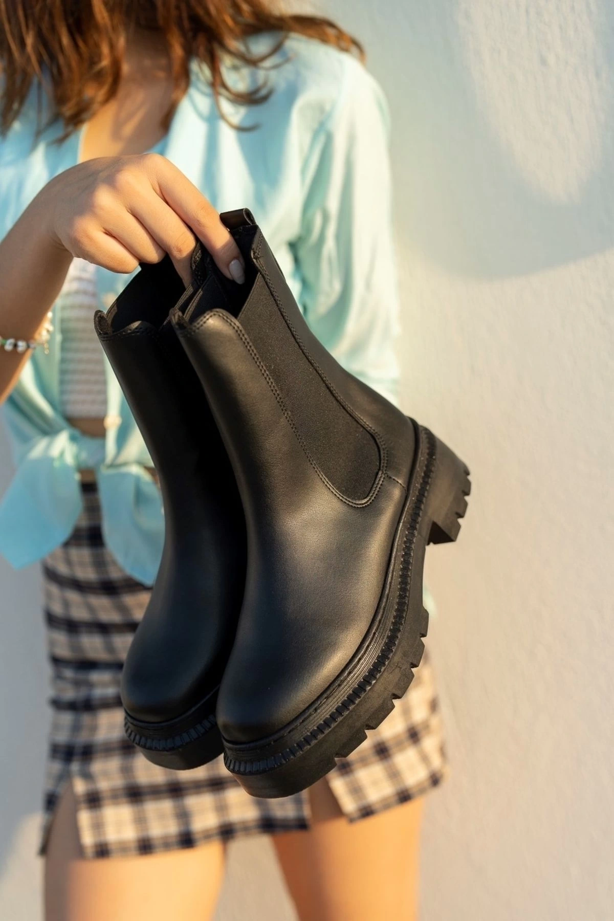 chelsea Kadın Deri Siyah Lastikli Bot