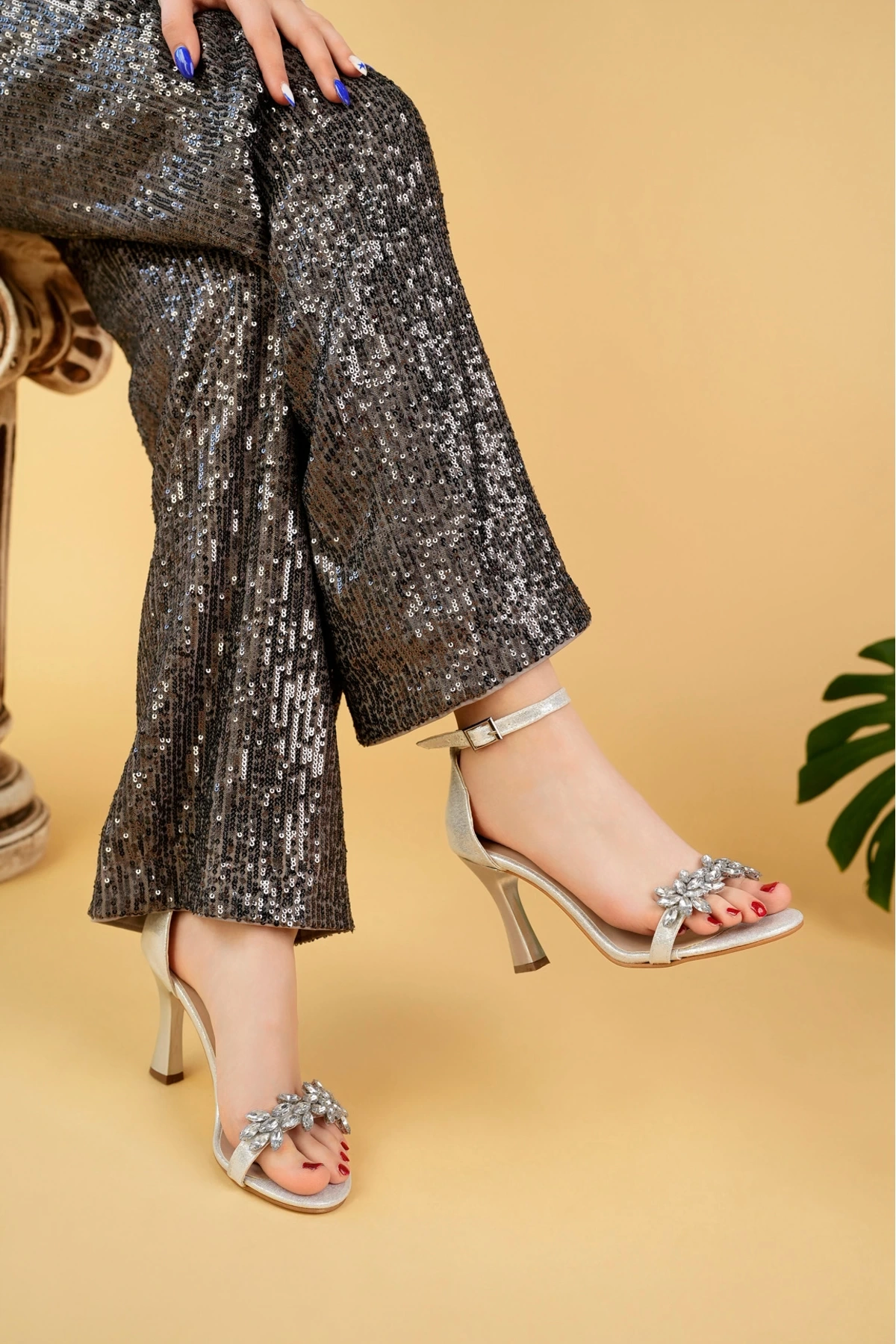 Kadın gümüş Rengi Taş Işlemeli Topuklu Gelinlik Ayakkabı Stiletto (YEDEK TAŞLI)