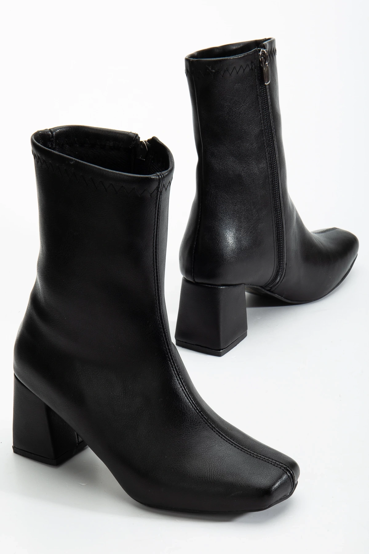 Kadın Siyah Cilt Orta Boy Küt Burun Topuklu Bot