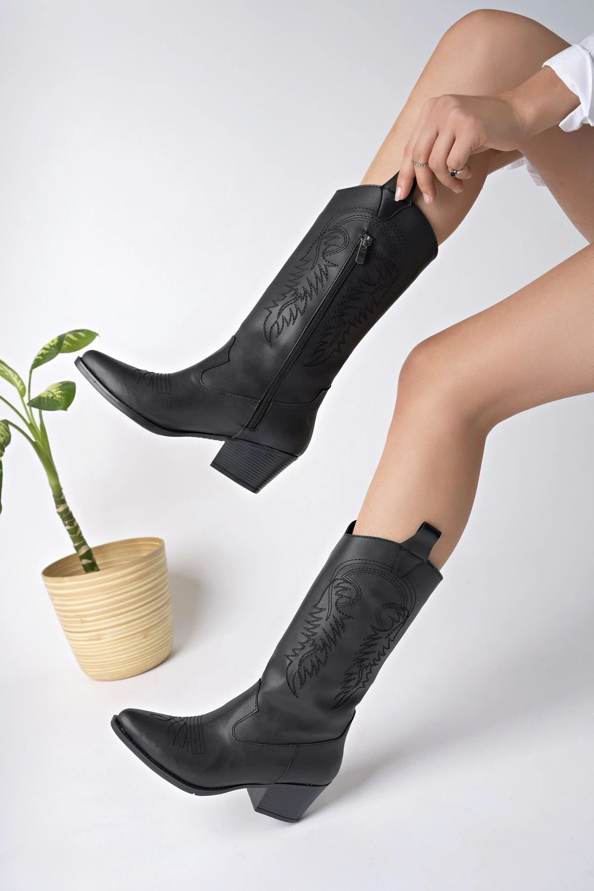 Kadın Siyah Deri Nakışlı Yeni Sezon Kovboy Çizme