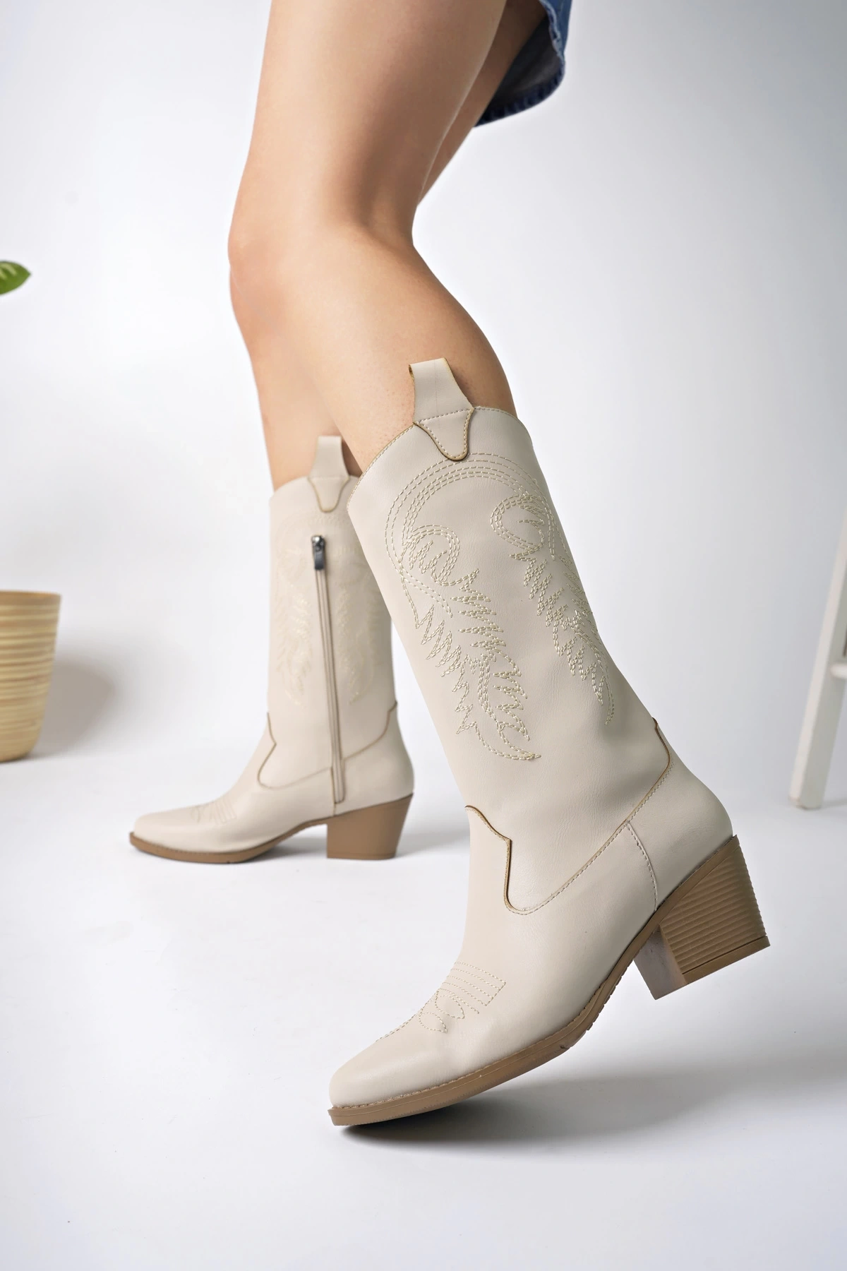 Kadın Bej Deri Nakışlı Yeni Sezon Kovboy Çizme