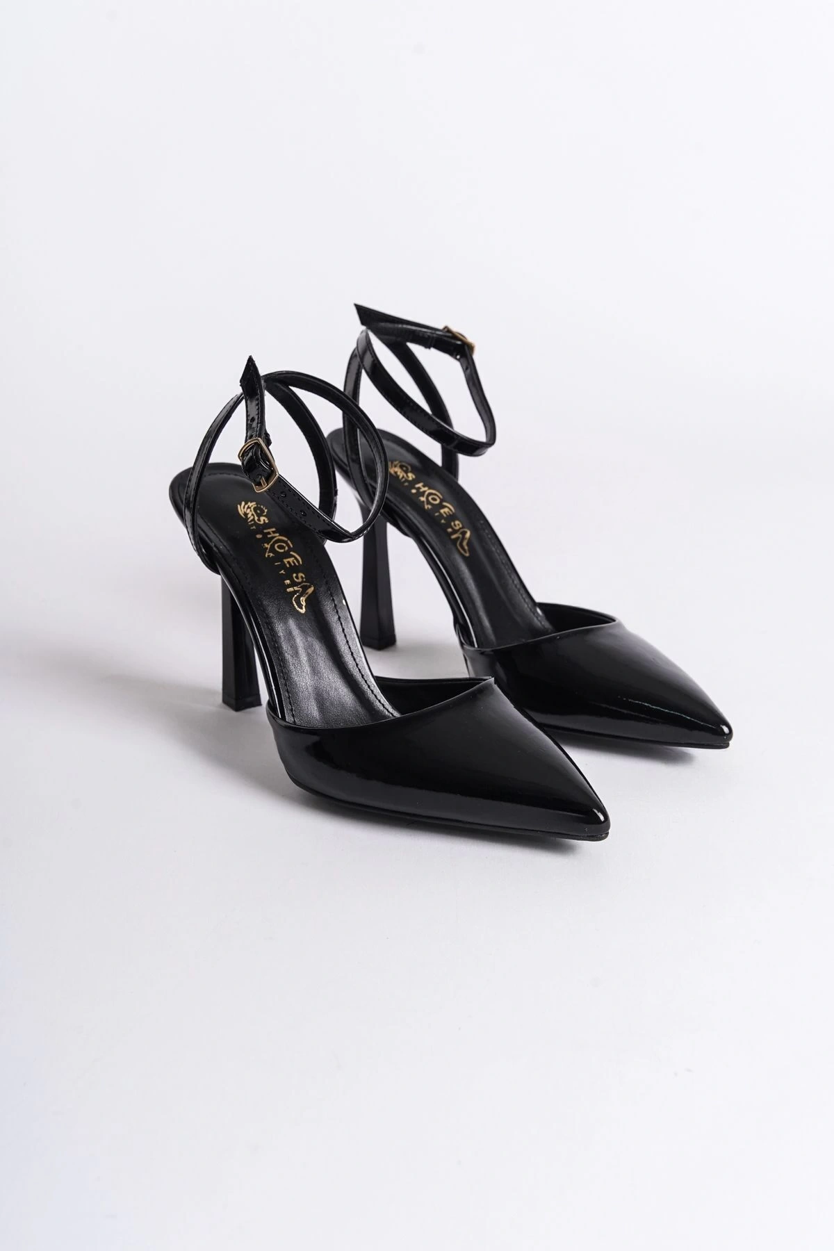 Kadın Siyah Rugan Arkası Bantlı Topuklu Ayakkabı