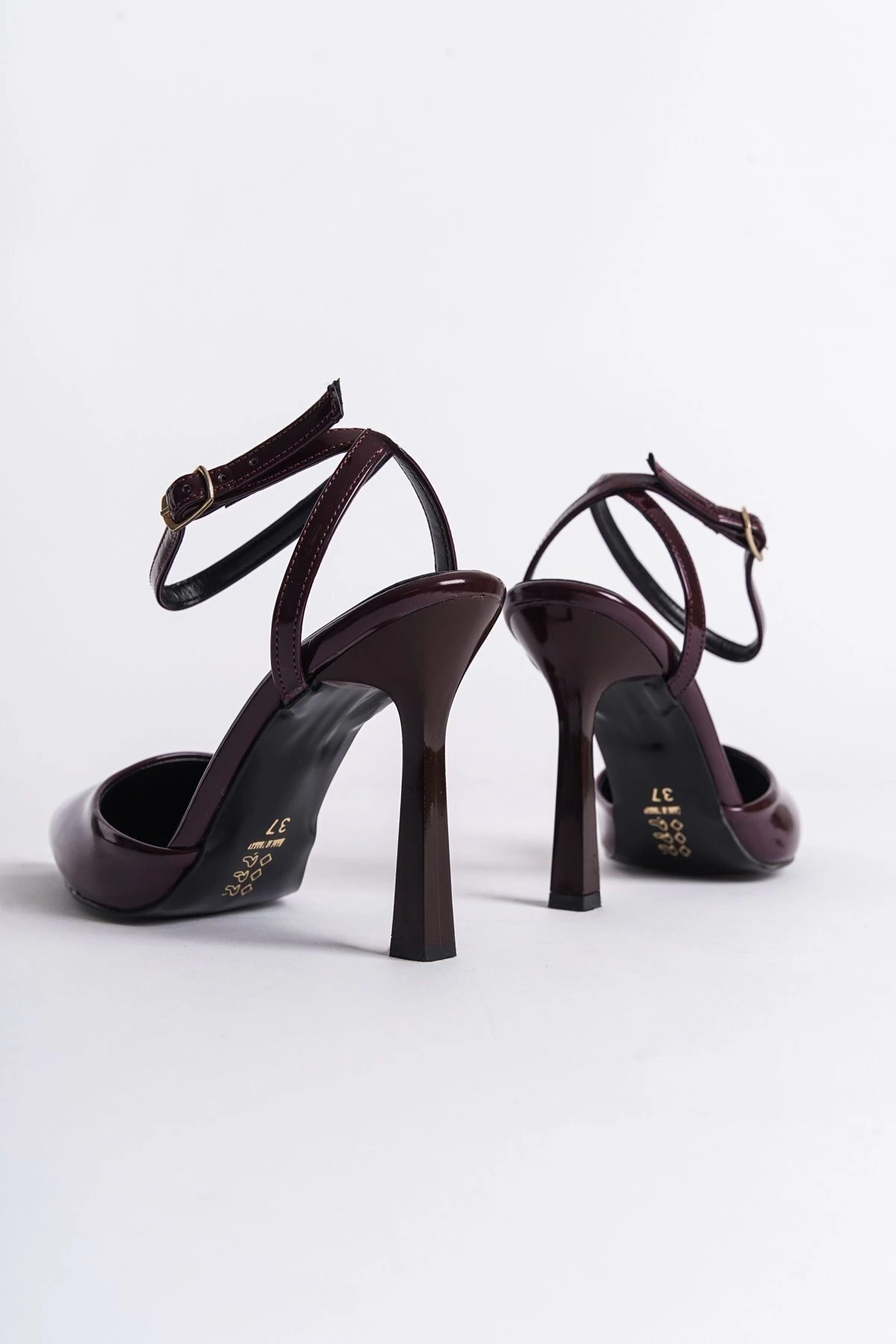 Kadın Bordo Rugan Arkası Bantlı Topuklu Ayakkabı