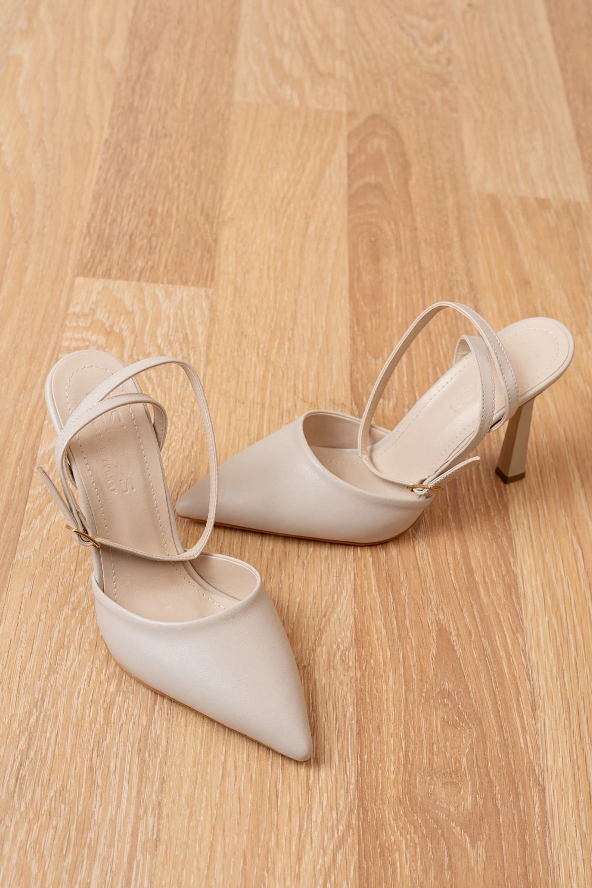 Kadın Bej Deri Arkası Bantlı Topuklu Ayakkabı