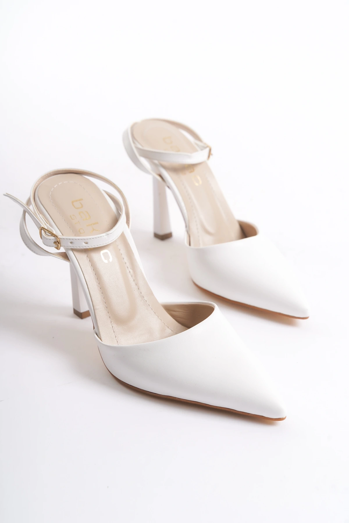 Kadın Beyaz Cilt Arkası Bantlı Topuklu Ayakkabı