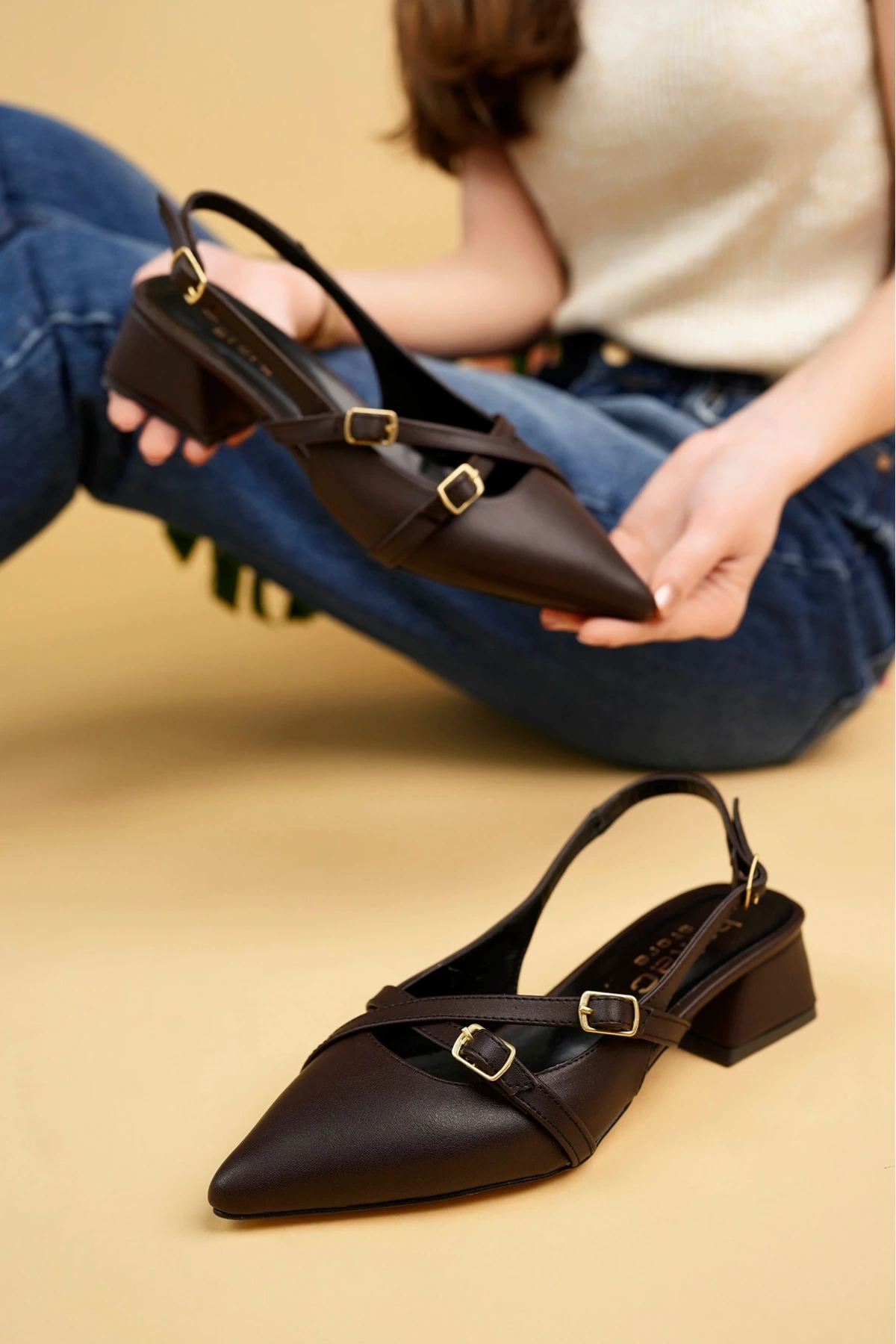 Kadın Kahverengi Çapraz Bantlı Yeni Sezon Kısa Topuklu Ayakkabı