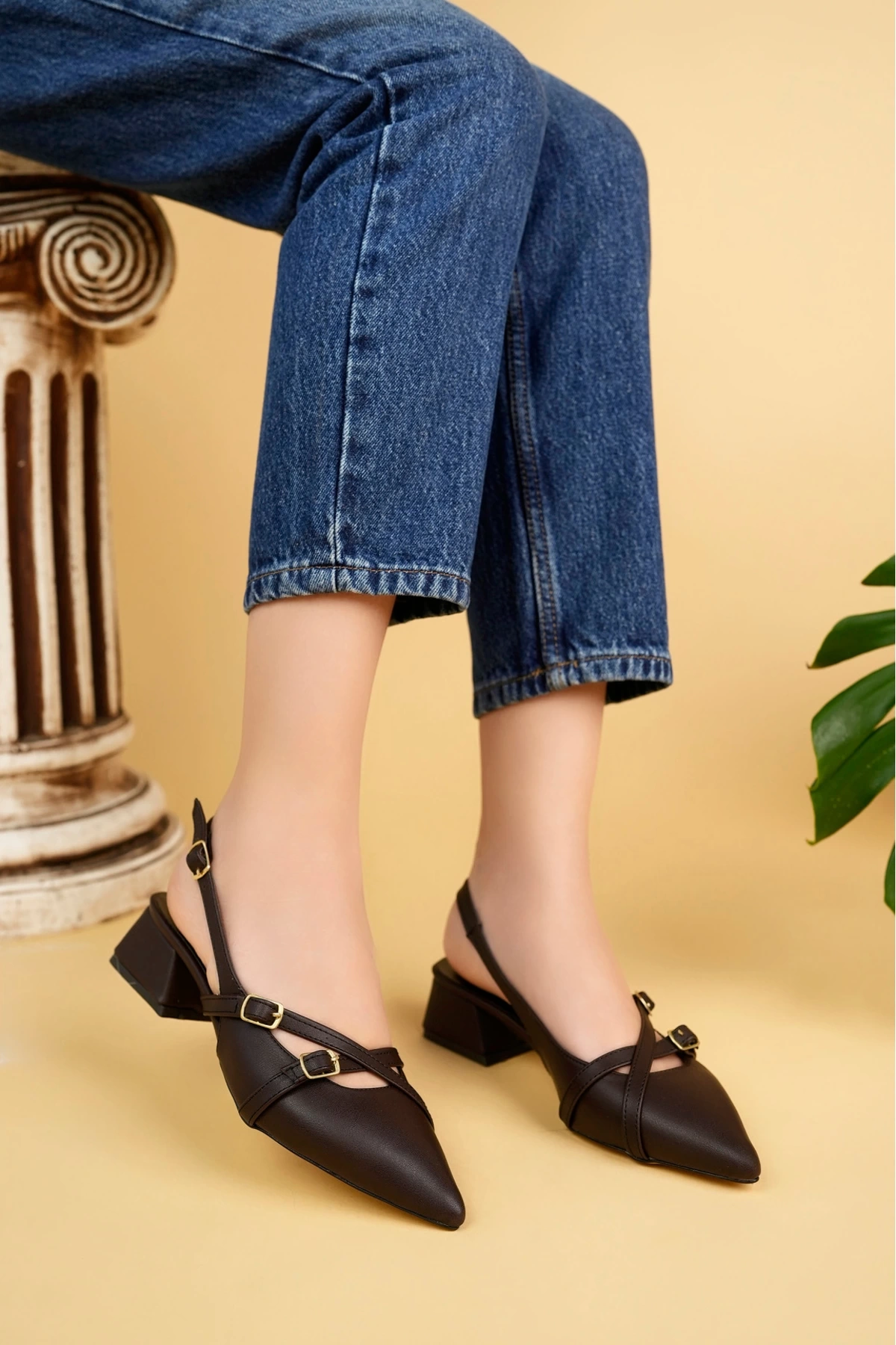 Kadın Kahverengi Çapraz Bantlı Yeni Sezon Kısa Topuklu Ayakkabı